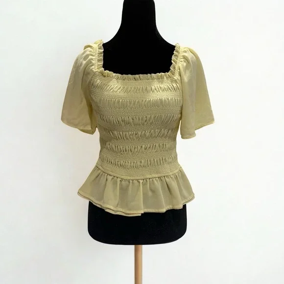 Heatherly Woman's Gale Yellow Smocked Cropped Blouse Short Sleeve Size Small - Picture 1 of 7